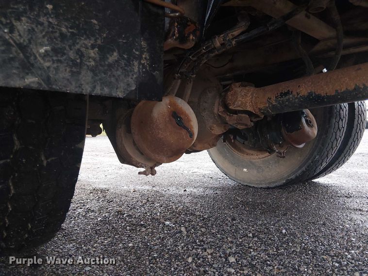 image for item EG1685 2014 Peterbilt 330 vacuum truck