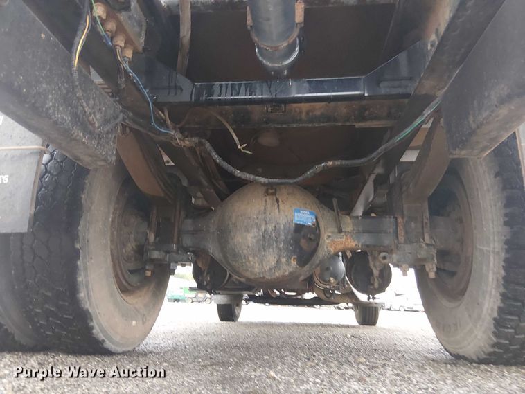 image for item EG1685 2014 Peterbilt 330 vacuum truck