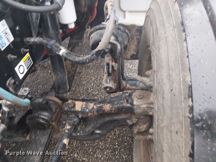 image for item EG1685 2014 Peterbilt 330 vacuum truck