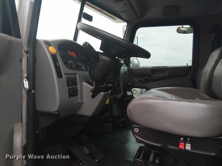 image for item EG1685 2014 Peterbilt 330 vacuum truck