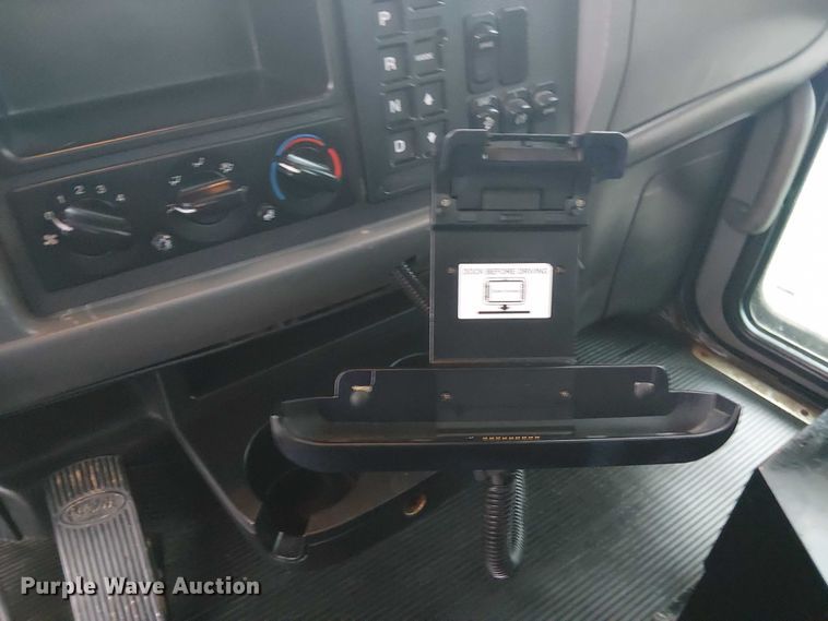 image for item EG1685 2014 Peterbilt 330 vacuum truck