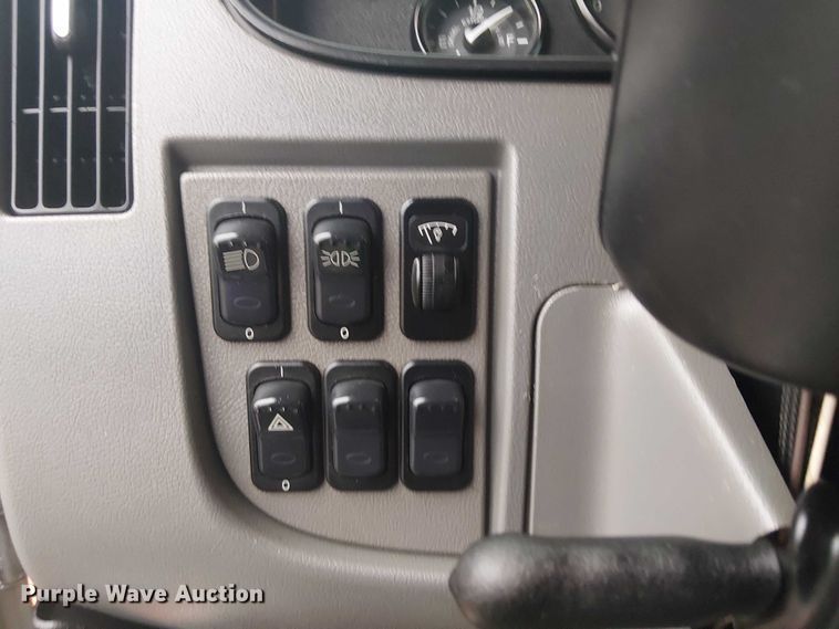 image for item EG1685 2014 Peterbilt 330 vacuum truck