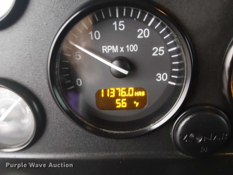 image for item EG1685 2014 Peterbilt 330 vacuum truck