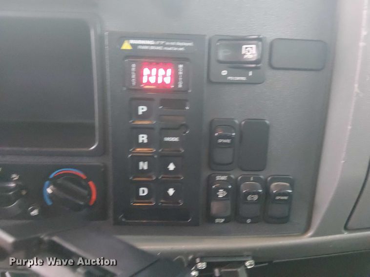 image for item EG1685 2014 Peterbilt 330 vacuum truck