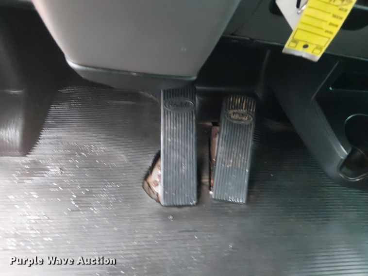 image for item EG1685 2014 Peterbilt 330 vacuum truck