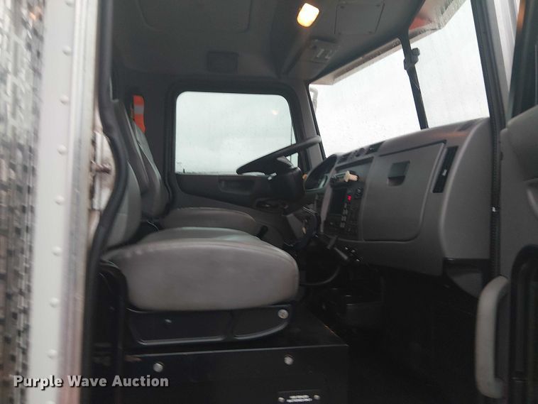 image for item EG1685 2014 Peterbilt 330 vacuum truck