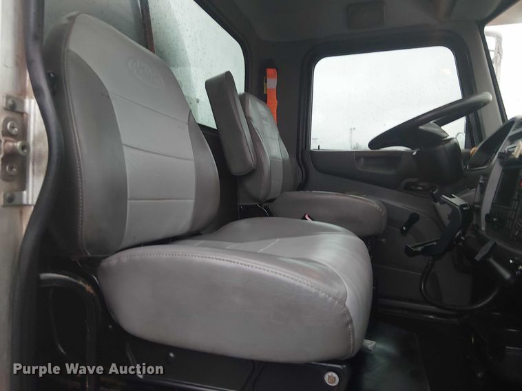 image for item EG1685 2014 Peterbilt 330 vacuum truck