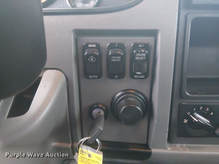 image for item EG1685 2014 Peterbilt 330 vacuum truck