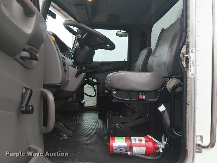 image for item EG1685 2014 Peterbilt 330 vacuum truck