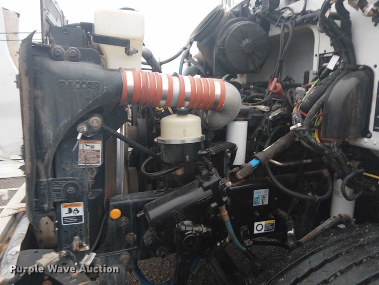 image for item EG1685 2014 Peterbilt 330 vacuum truck