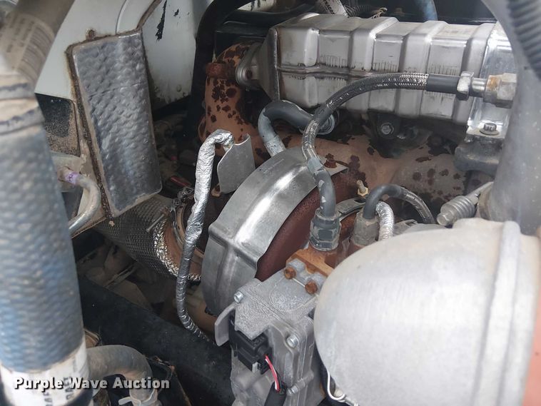 image for item EG1685 2014 Peterbilt 330 vacuum truck