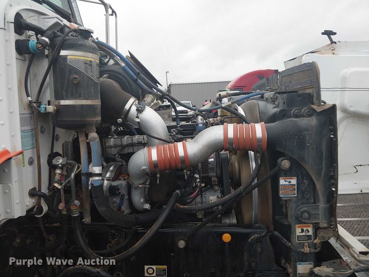 image for item EG1685 2014 Peterbilt 330 vacuum truck