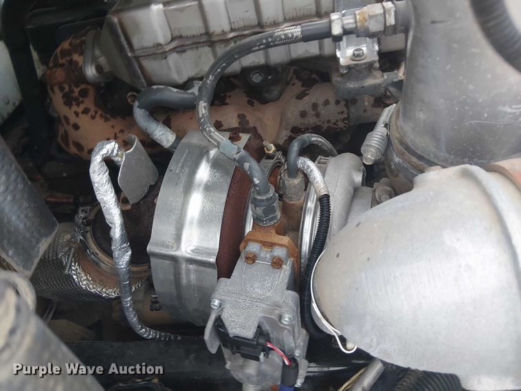 image for item EG1685 2014 Peterbilt 330 vacuum truck