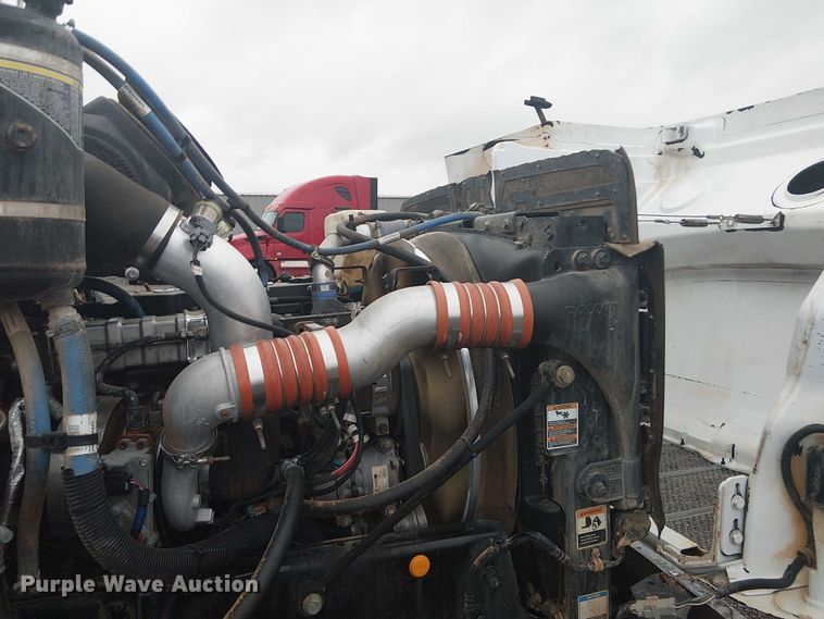 image for item EG1685 2014 Peterbilt 330 vacuum truck