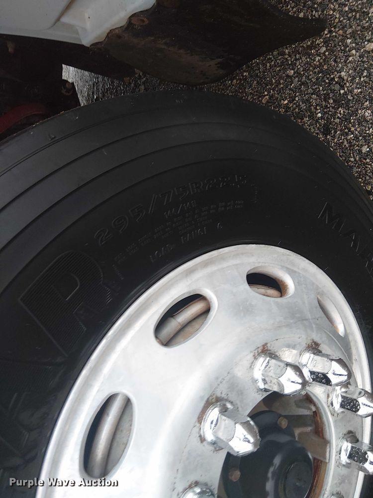 image for item EG1685 2014 Peterbilt 330 vacuum truck