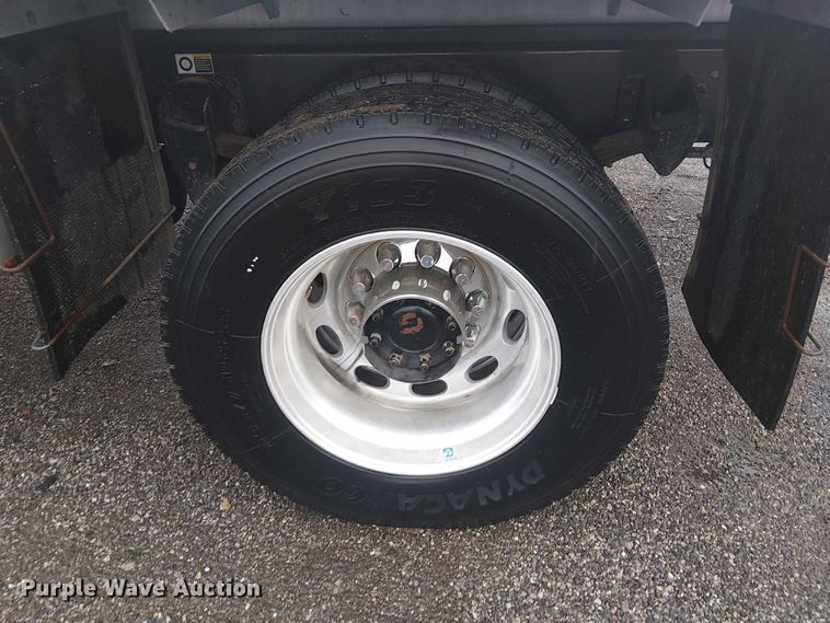 image for item EG1685 2014 Peterbilt 330 vacuum truck