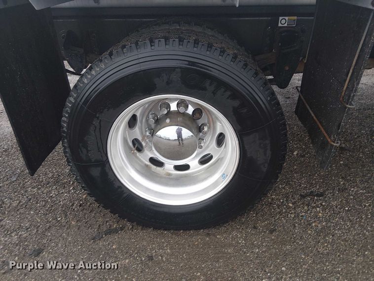 image for item EG1685 2014 Peterbilt 330 vacuum truck