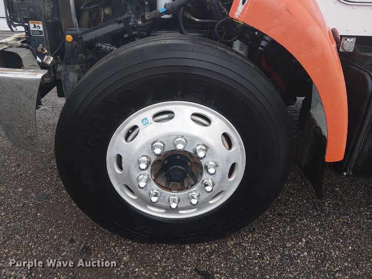 image for item EG1685 2014 Peterbilt 330 vacuum truck