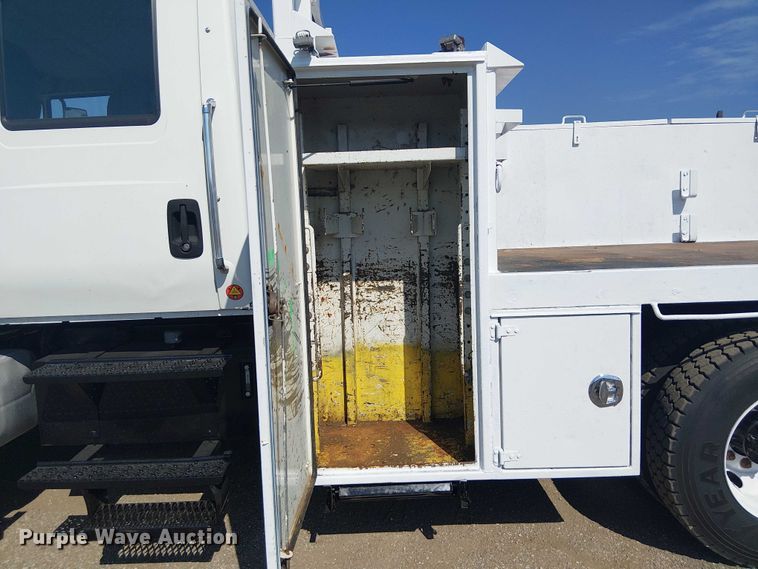 image for item EG8254 2009 International WorkStar 7500 Crew Cab crane truck