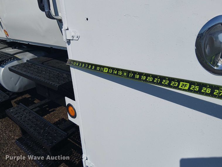 image for item EG8254 2009 International WorkStar 7500 Crew Cab crane truck