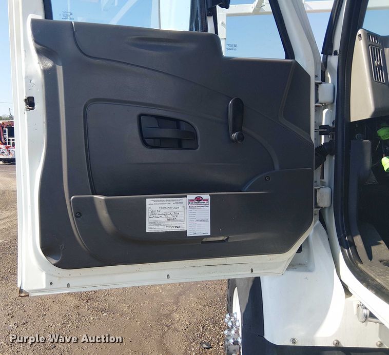 image for item EG8254 2009 International WorkStar 7500 Crew Cab crane truck