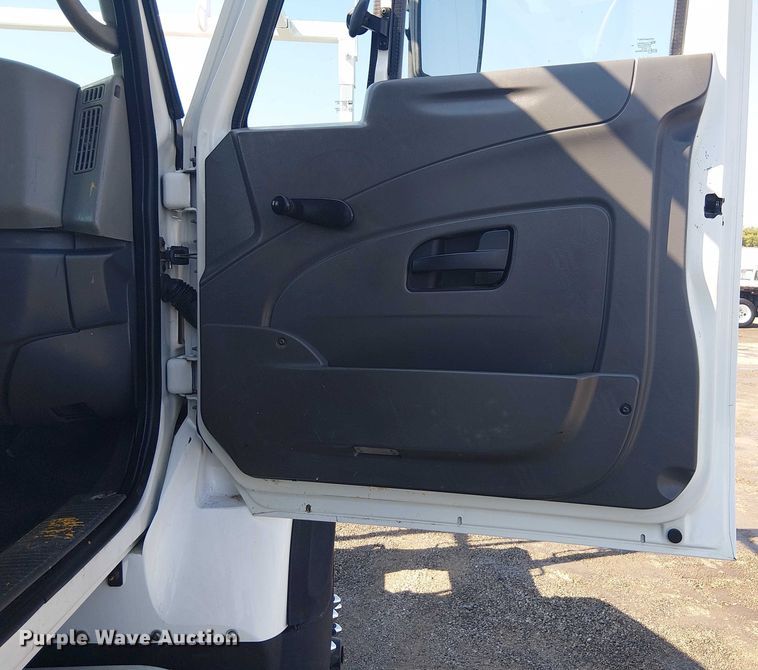 image for item EG8254 2009 International WorkStar 7500 Crew Cab crane truck