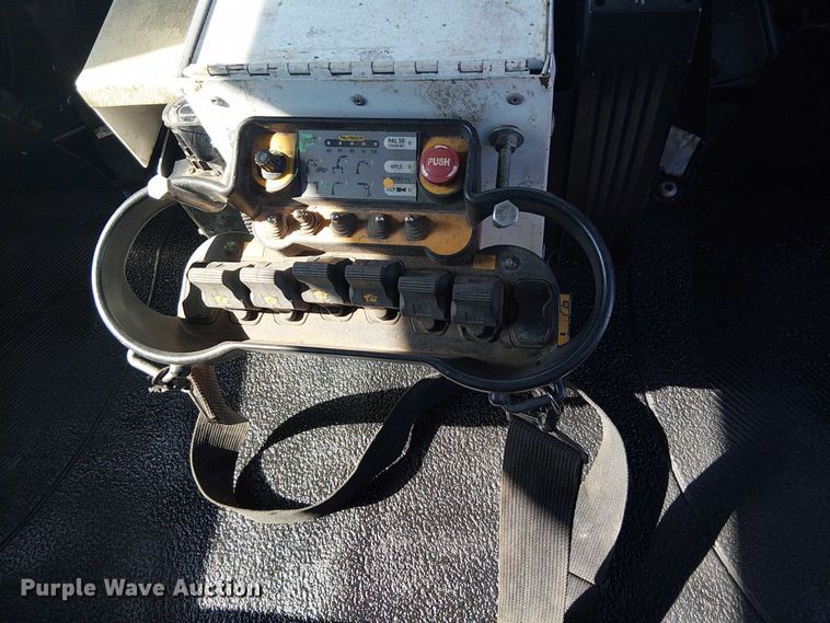 image for item EG8254 2009 International WorkStar 7500 Crew Cab crane truck