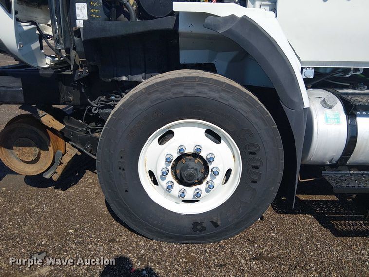 image for item EG8254 2009 International WorkStar 7500 Crew Cab crane truck