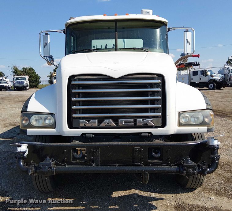 image for item EG8259 2007 Mack CTP713  water truck
