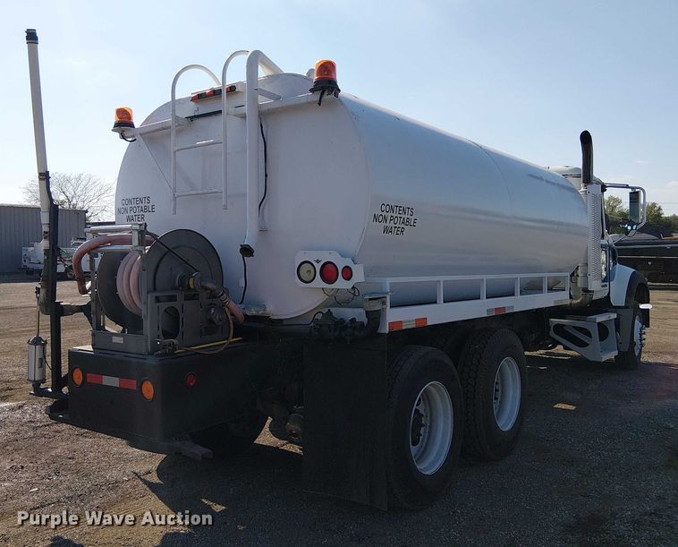 image for item EG8259 2007 Mack CTP713  water truck