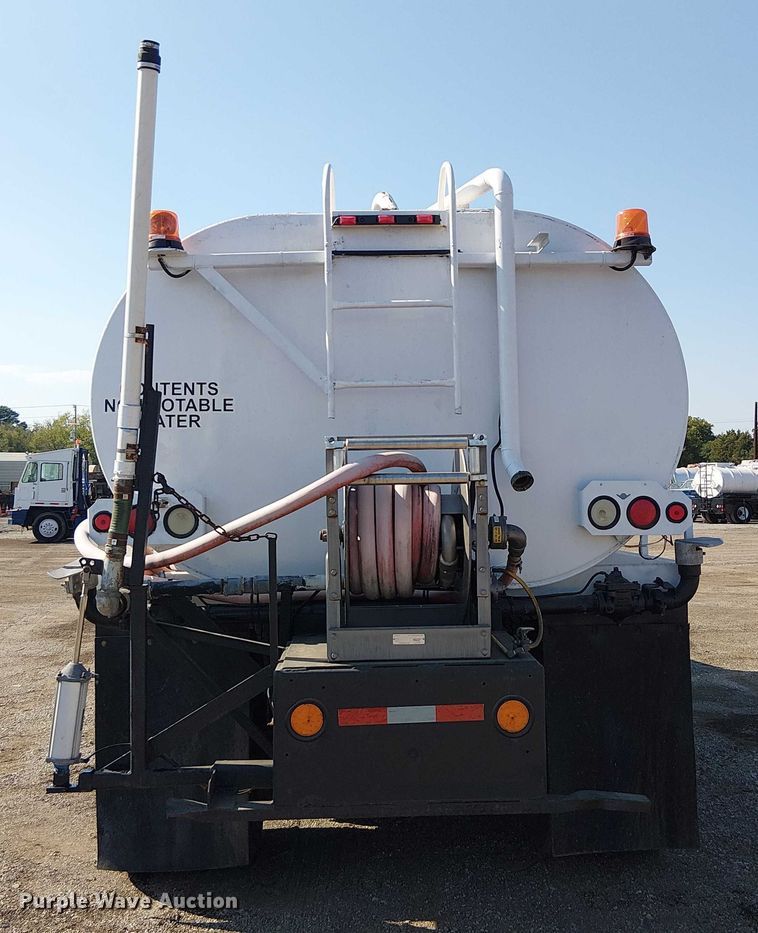 image for item EG8259 2007 Mack CTP713  water truck