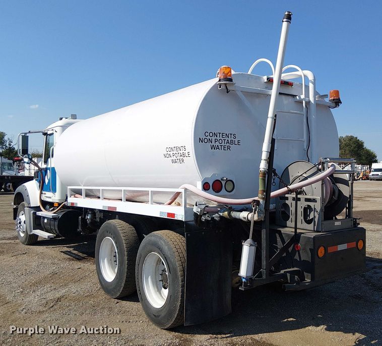 image for item EG8259 2007 Mack CTP713  water truck