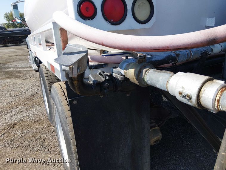 image for item EG8259 2007 Mack CTP713  water truck