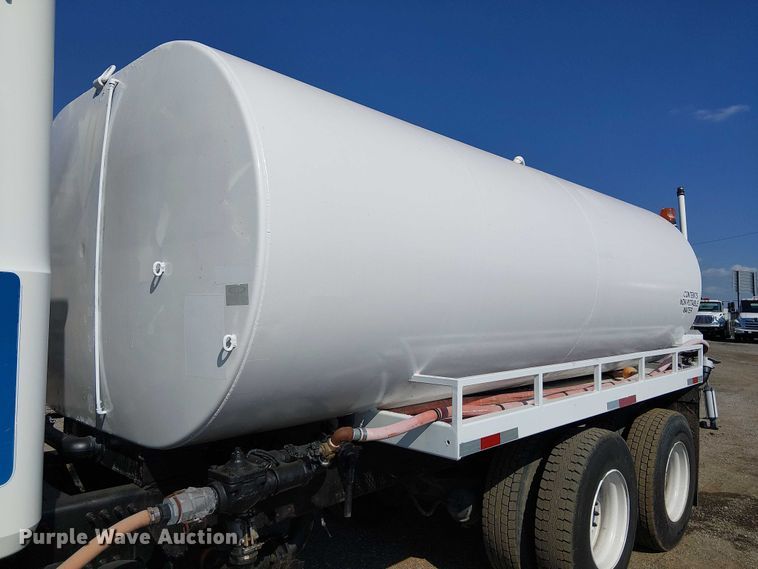 image for item EG8259 2007 Mack CTP713  water truck