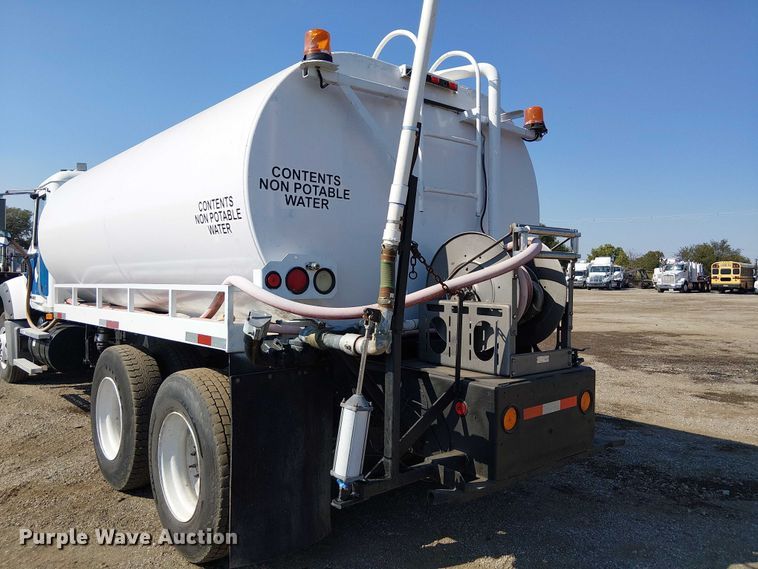 image for item EG8259 2007 Mack CTP713  water truck