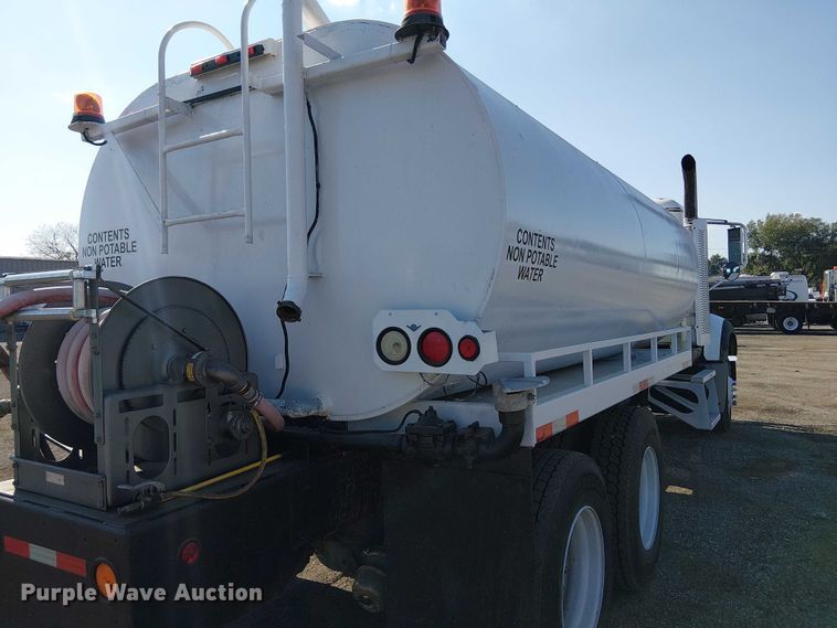 image for item EG8259 2007 Mack CTP713  water truck