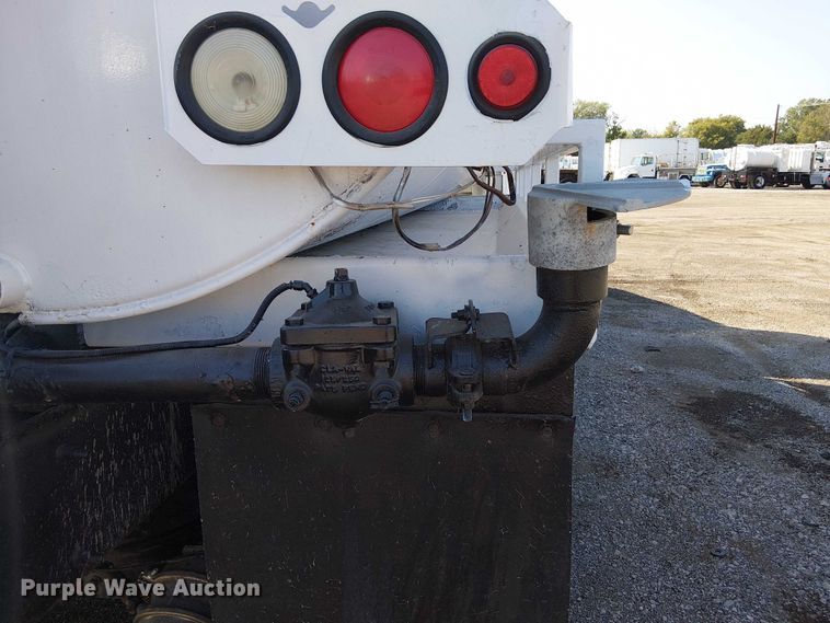 image for item EG8259 2007 Mack CTP713  water truck