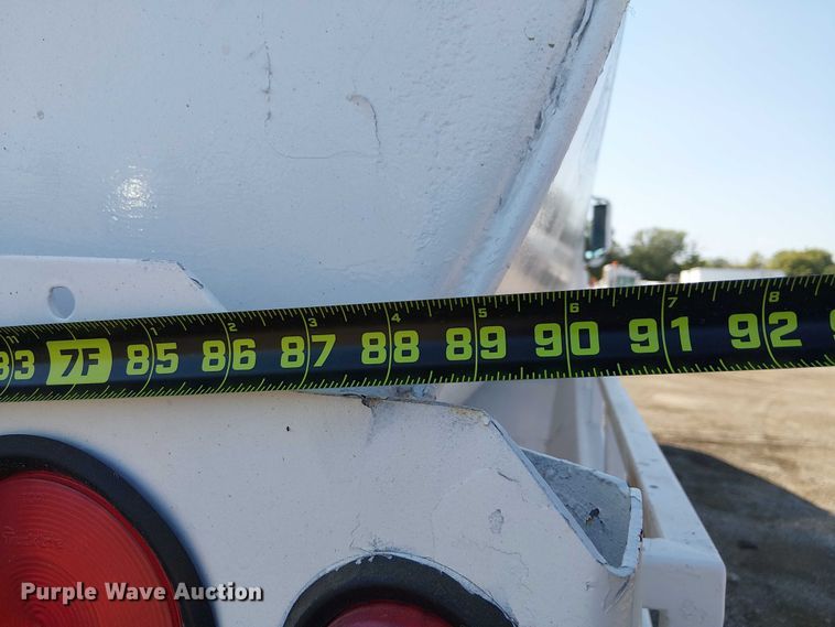 image for item EG8259 2007 Mack CTP713  water truck