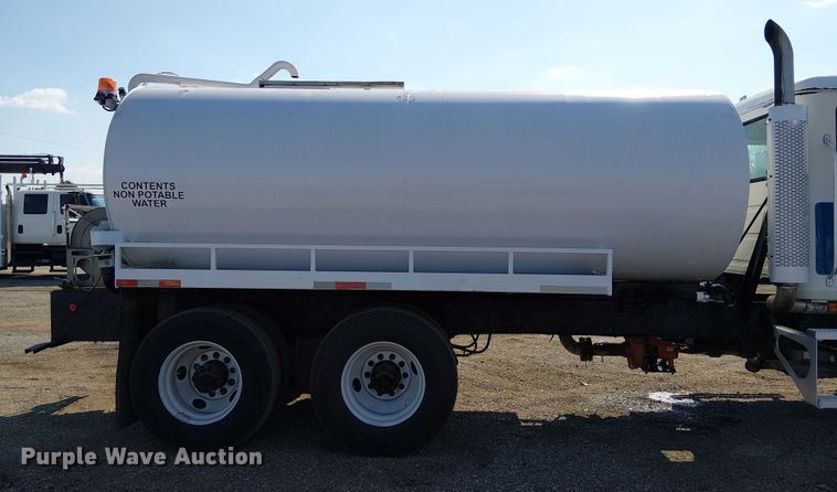 image for item EG8259 2007 Mack CTP713  water truck