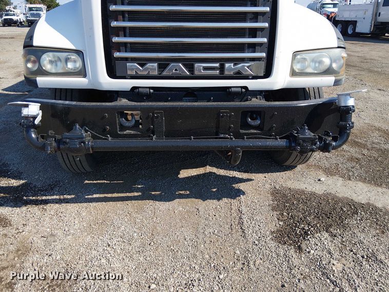 image for item EG8259 2007 Mack CTP713  water truck