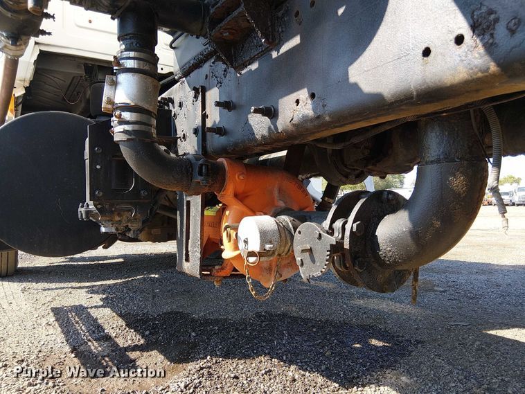 image for item EG8259 2007 Mack CTP713  water truck