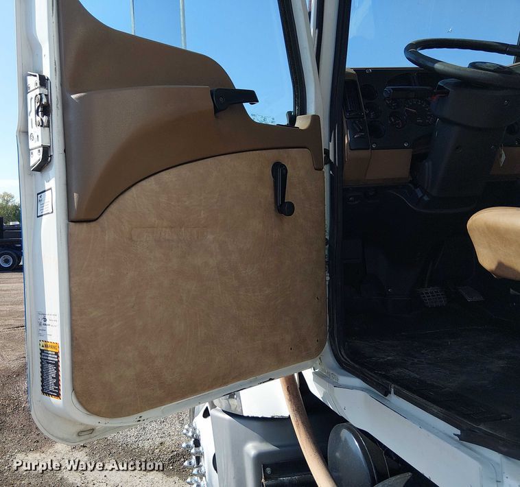 image for item EG8259 2007 Mack CTP713  water truck