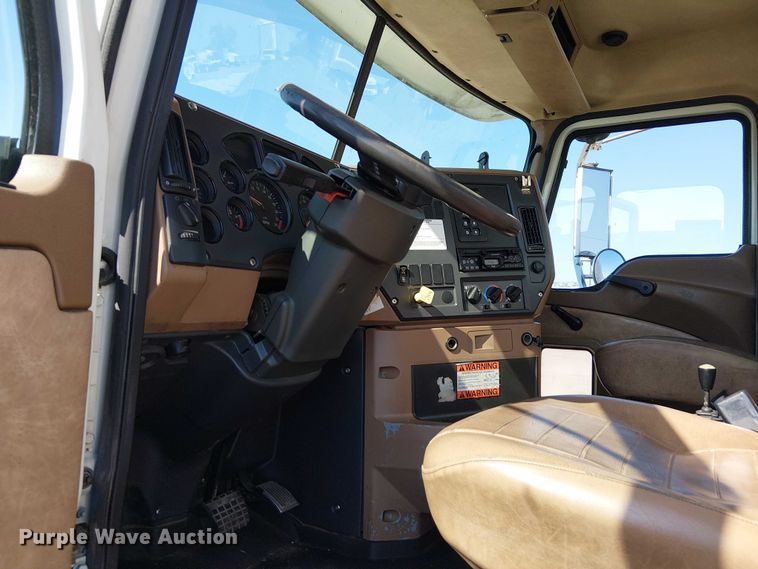 image for item EG8259 2007 Mack CTP713  water truck