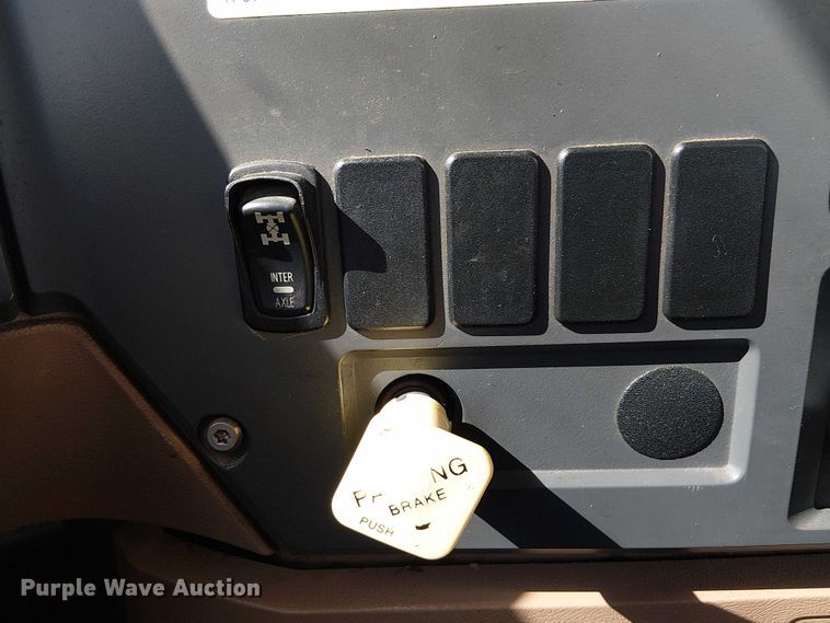 image for item EG8259 2007 Mack CTP713  water truck