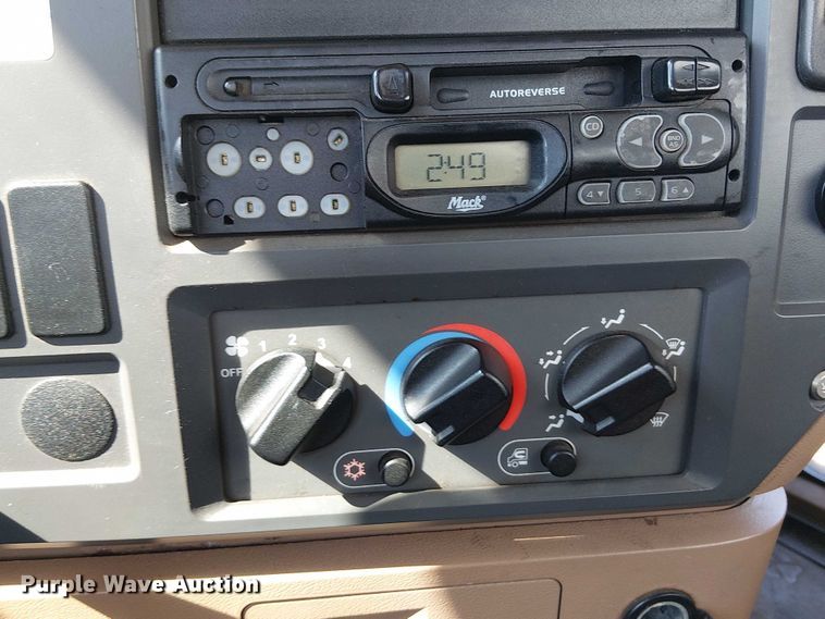 image for item EG8259 2007 Mack CTP713  water truck