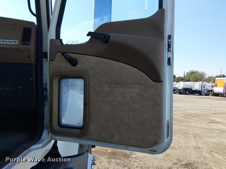 image for item EG8259 2007 Mack CTP713  water truck