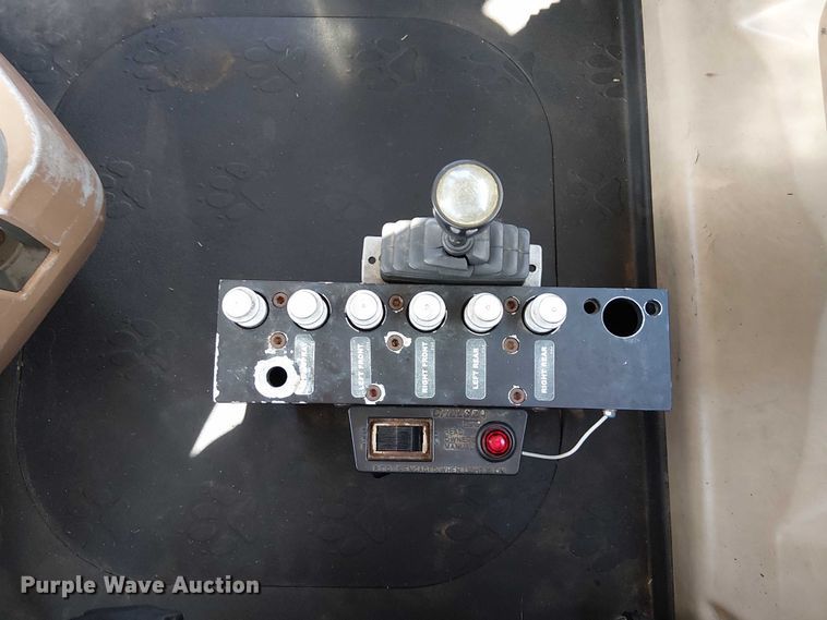 image for item EG8259 2007 Mack CTP713  water truck