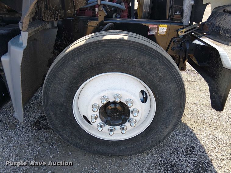 image for item EG8259 2007 Mack CTP713  water truck