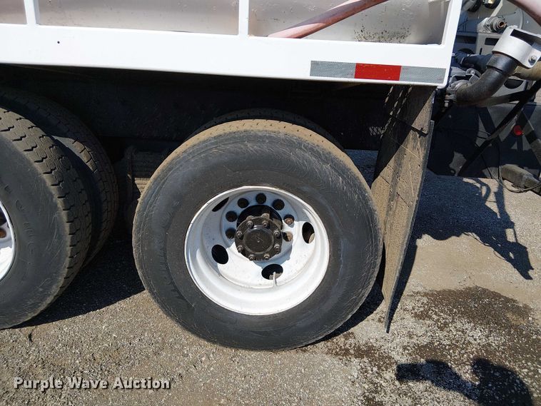 image for item EG8259 2007 Mack CTP713  water truck