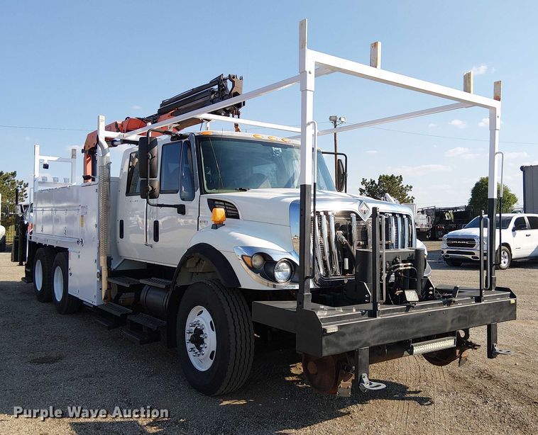 image for item EG8261 2010 International WorkStar 7500 Crew Cab crane truck